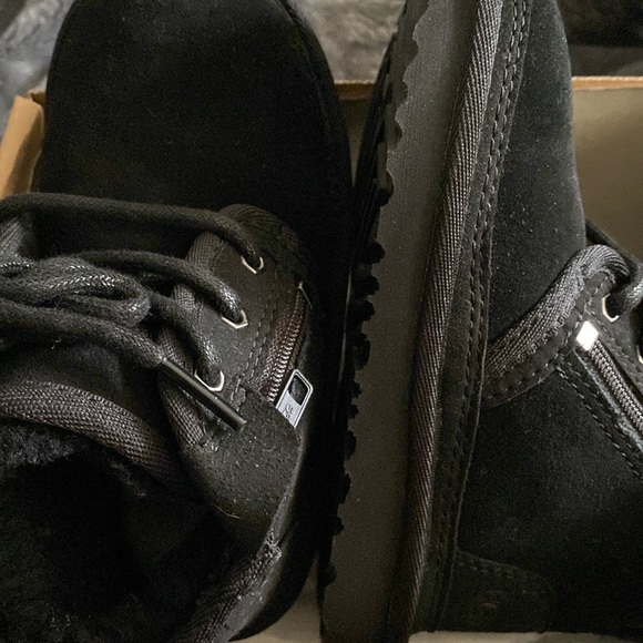 UGG - Picture 3 of 8